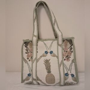 SOFT WHITE QUILTED TOTE BAG WITH BIRDS AND PINEAPPLE DESIGN